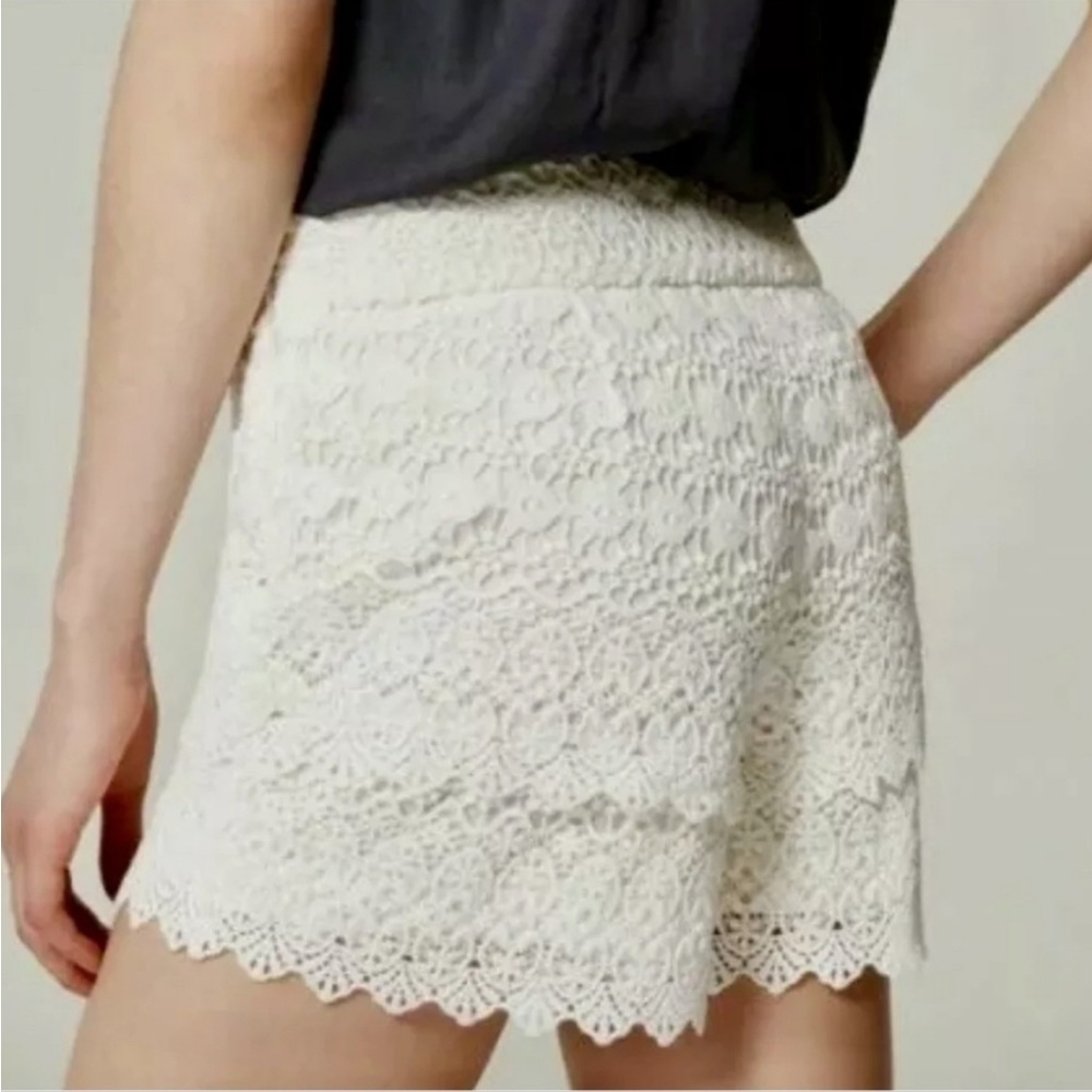 NWT Ann Taylor LOFT Ivory Layered Lace “The Riviera Short” - Picture 2 of 9